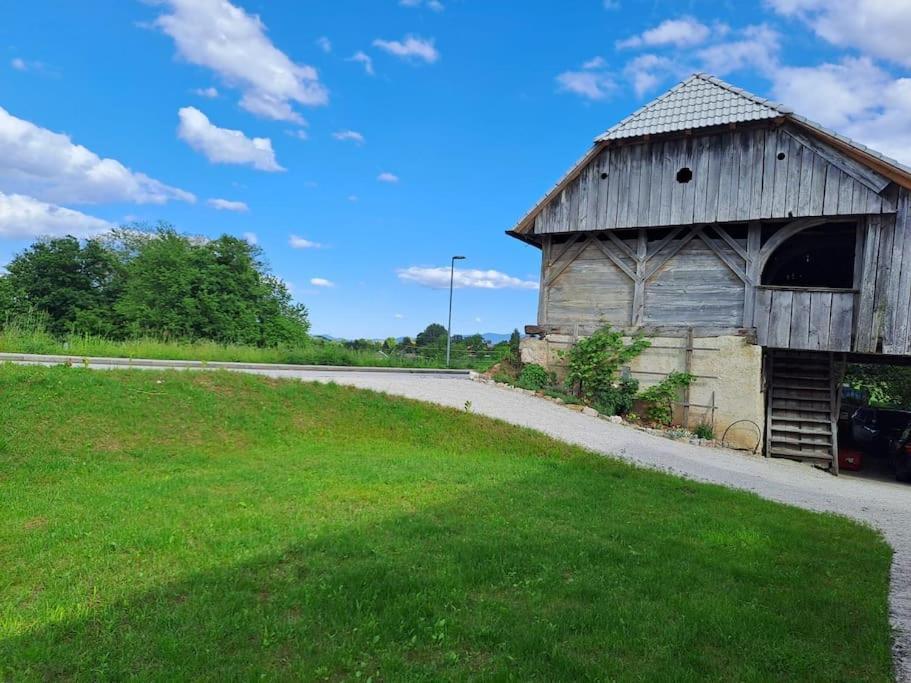 Pod Vinogradi Appartement Skocjan  Buitenkant foto